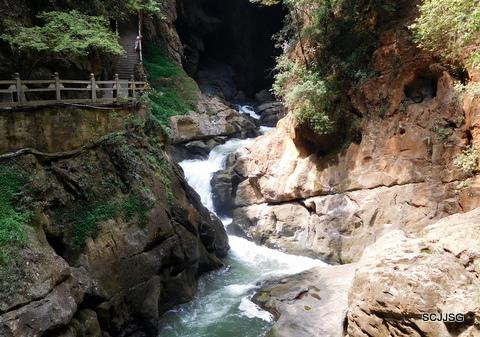 雌雄双瀑-宜良县必去景点