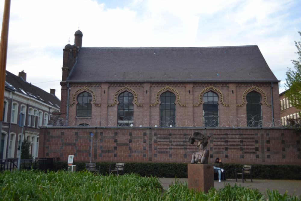 Helga Deen Garden & Tilburg Synagogue景点图片