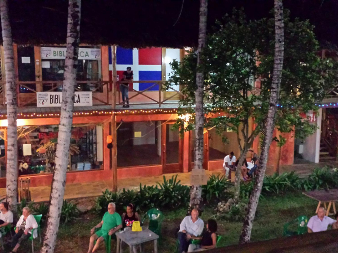 Plaza Commercial  El Paseo de la Costanera-拉斯特拉纳斯必去景点