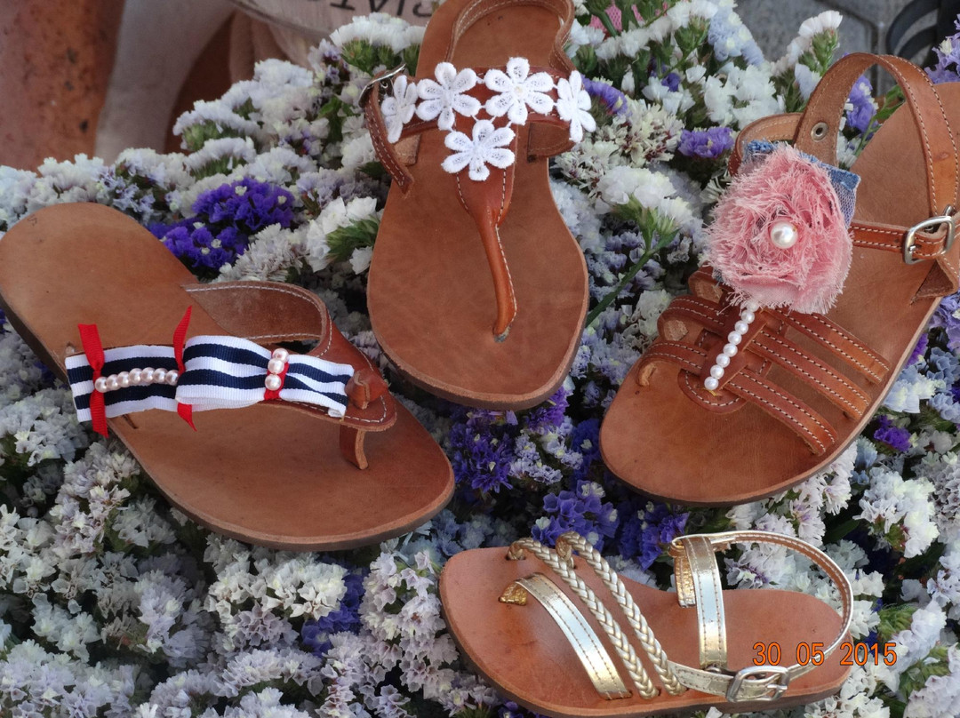 Mikres Dimiourgies-Fanes必去景点