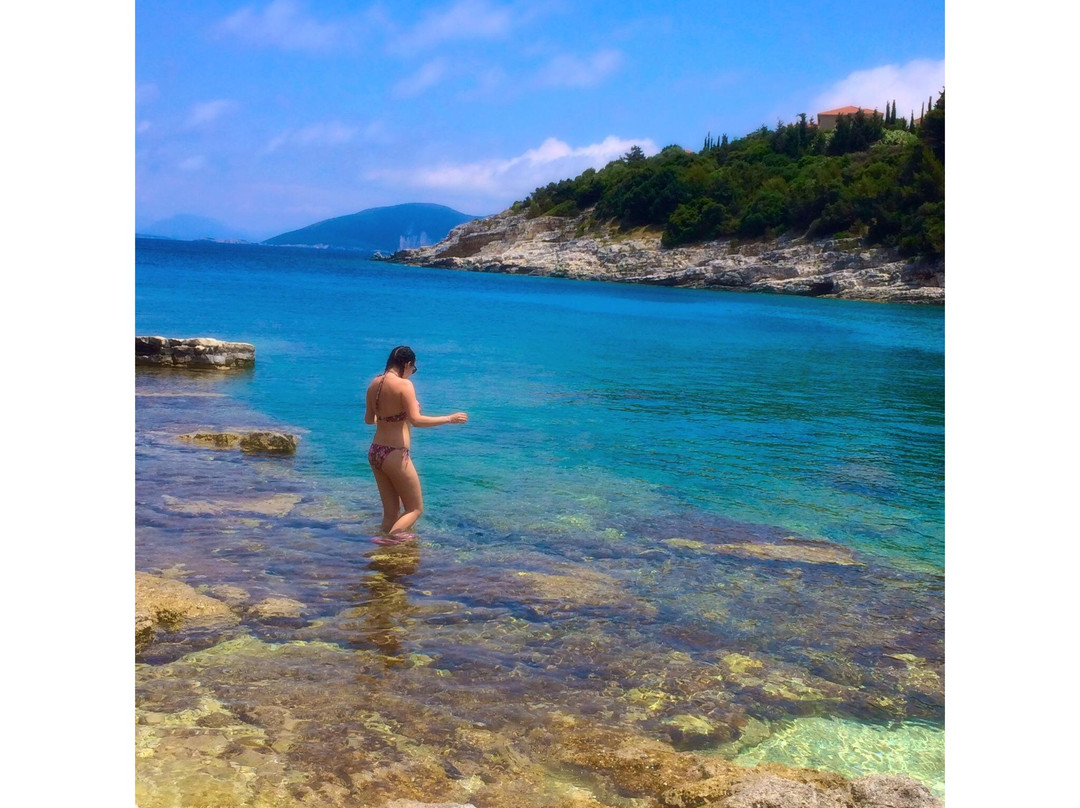 Emplisi Beach-菲斯卡尔宗必去景点