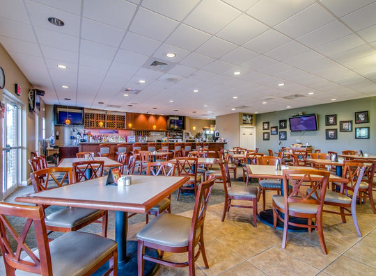 Cottage On The Green主图