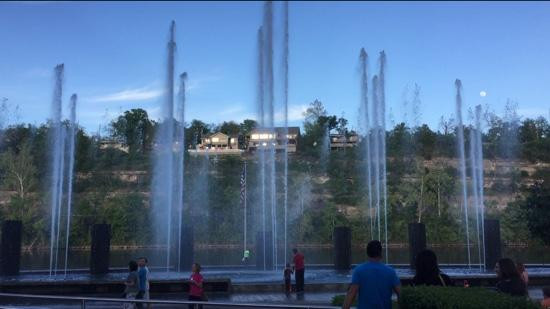 Branson Landing Fountain Show-布兰森必去景点