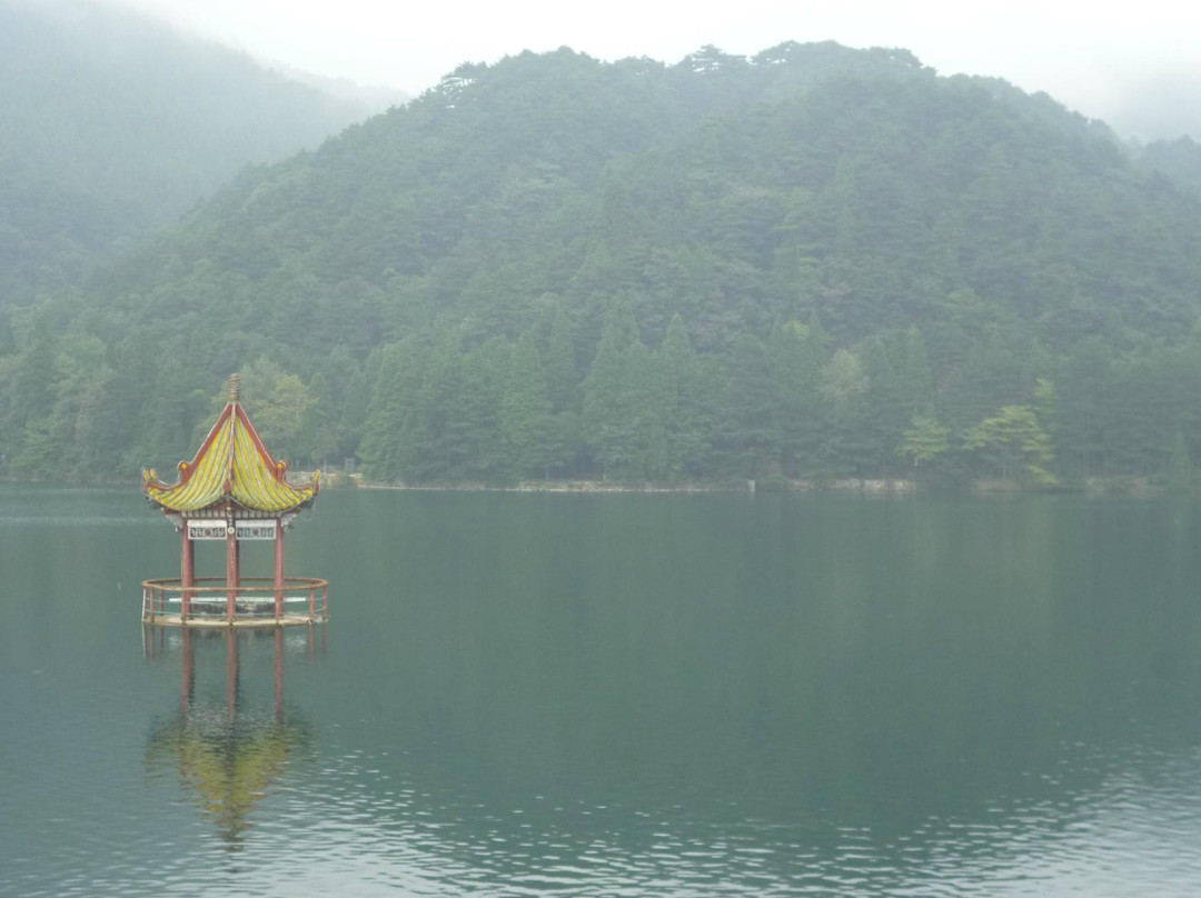 芦林湖景点图片