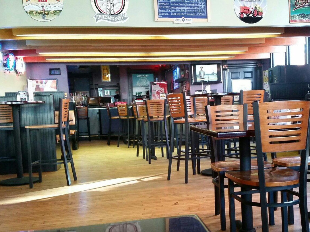 锡代利亚餐馆和美食-Fitters 5th Street Pub