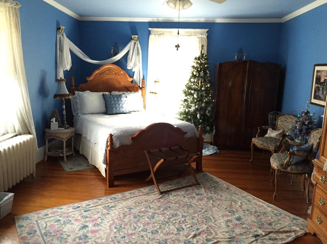 Robin's Nest Bed and Breakfast主图