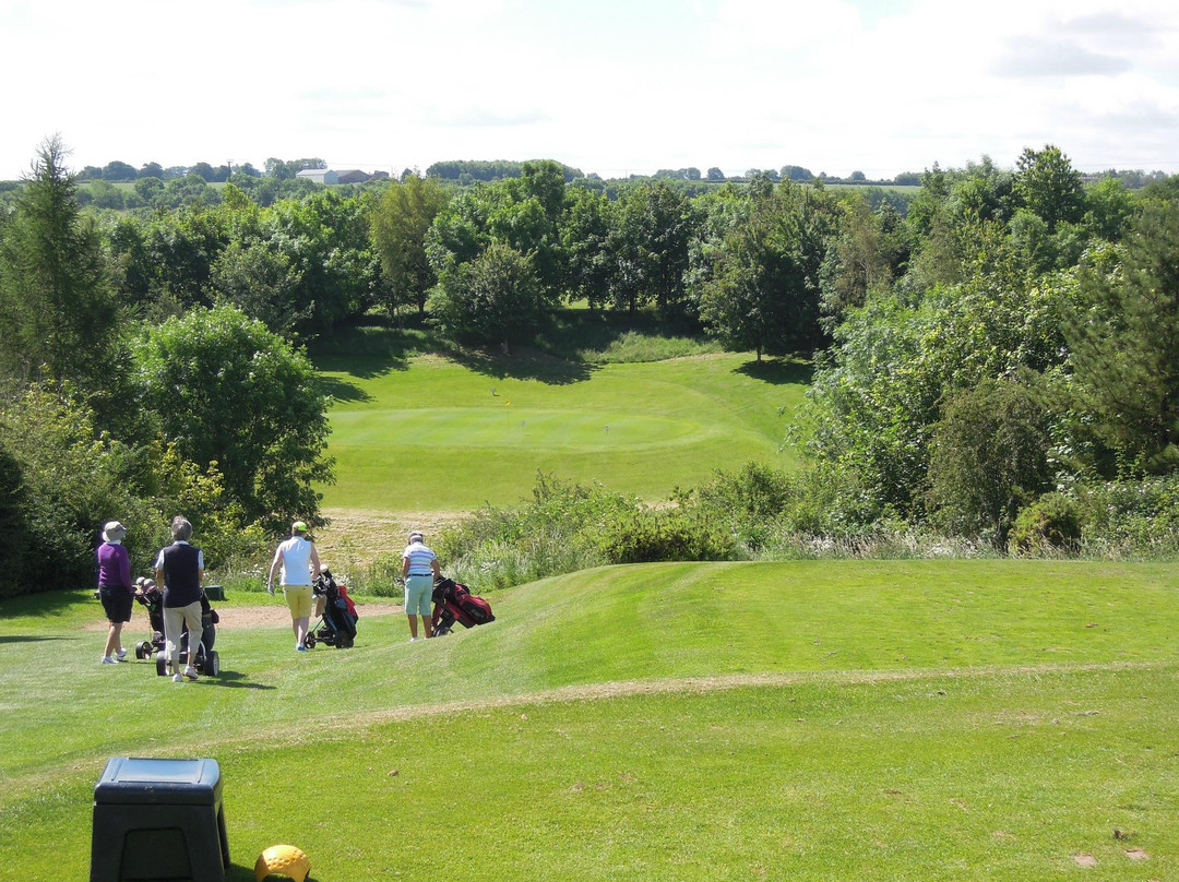 Naunton Downs Golf Club景点图片