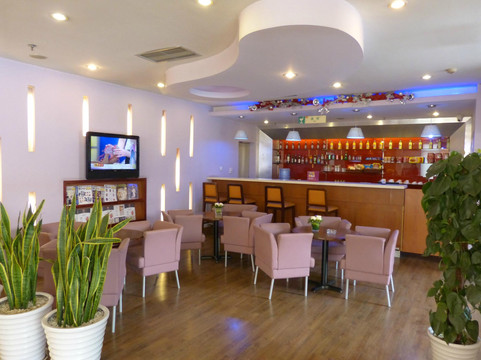 宜必思酒店(成都火车南站桐梓林地铁站店)主图