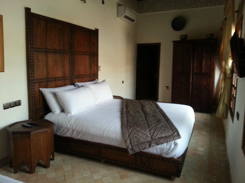 艾莎里亚德非斯酒店