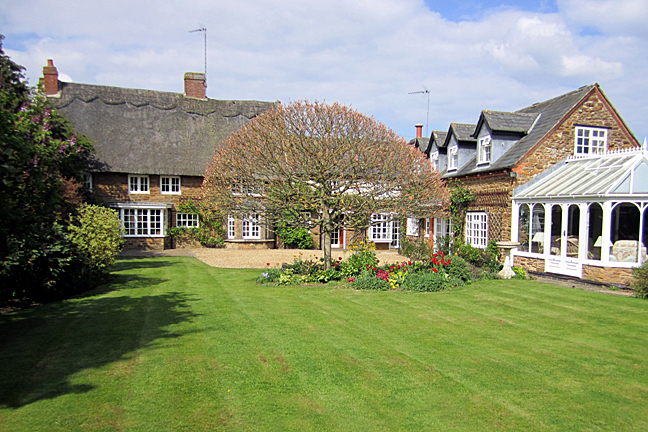 Colledges House-官方