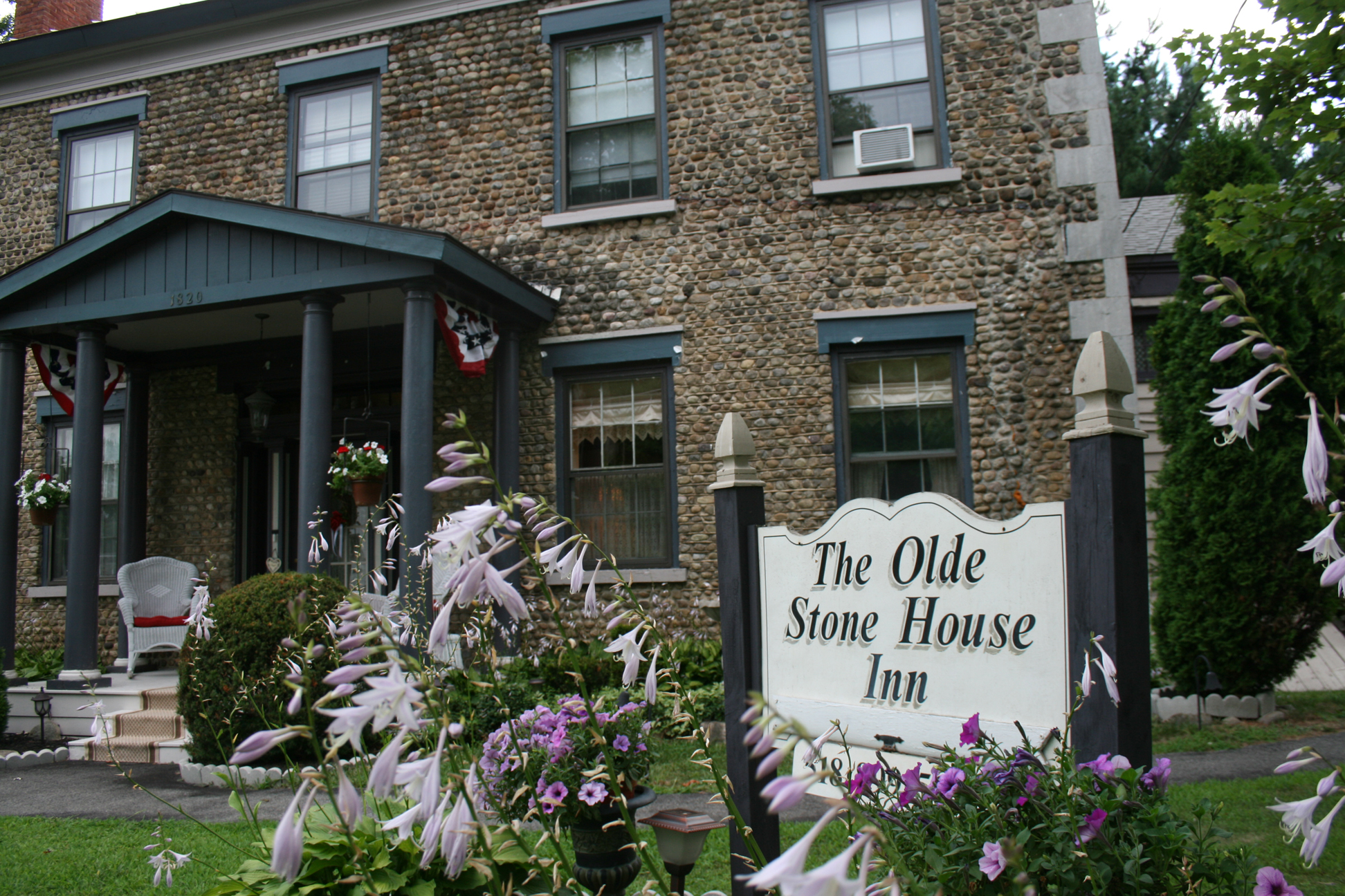 Olde Stone House Inn-浴室