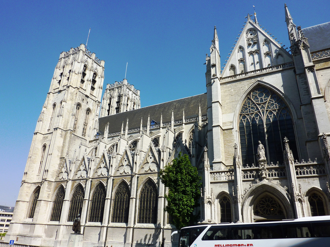 圣弥额尔圣古都勒主教座堂（Cathedrale St-Michel et Ste-Gudule）-布鲁塞尔必去景点