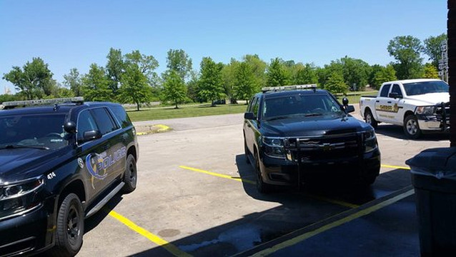 蓝松鸦套房酒店