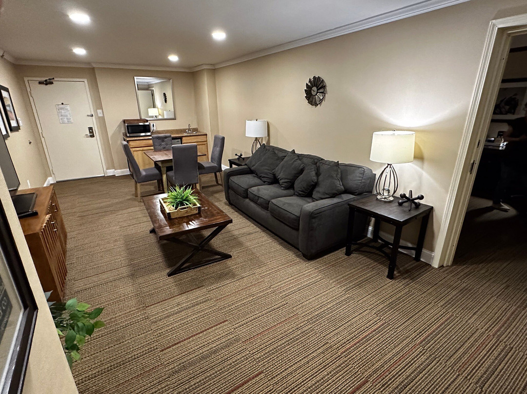 堪萨斯城机场福朋喜来登酒店主图