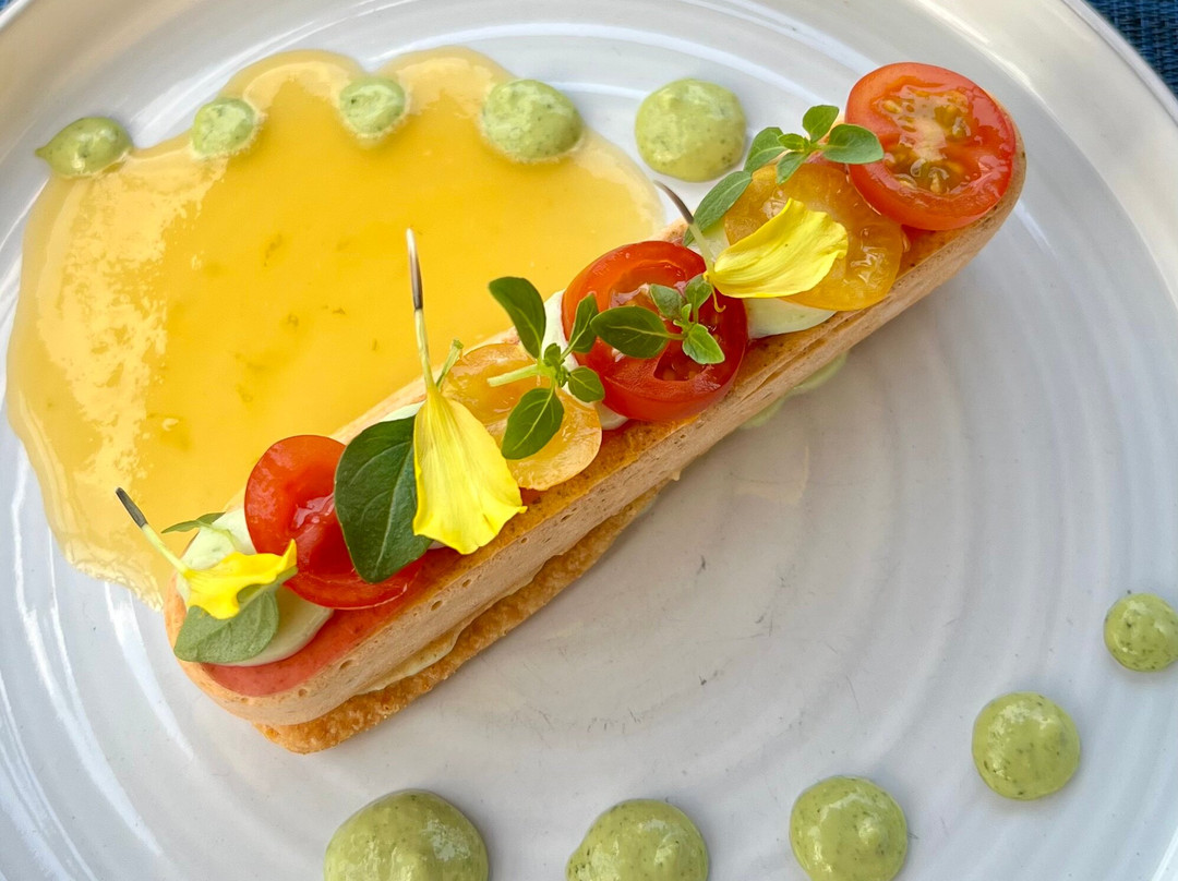 马诺尔酒店主图