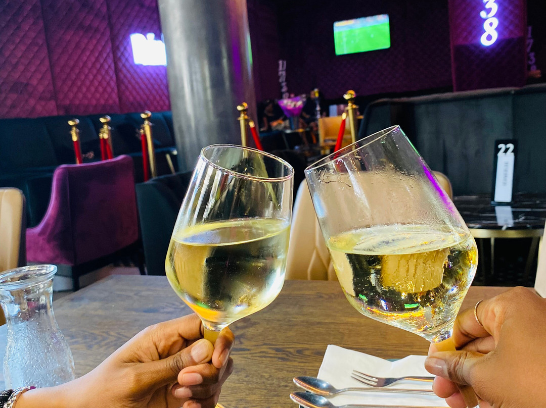 Black Lounge - Bistro & Cocktail Lounge