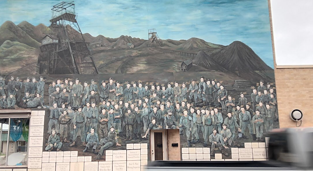 Downtown Miners Mural-Ironwood必去景点