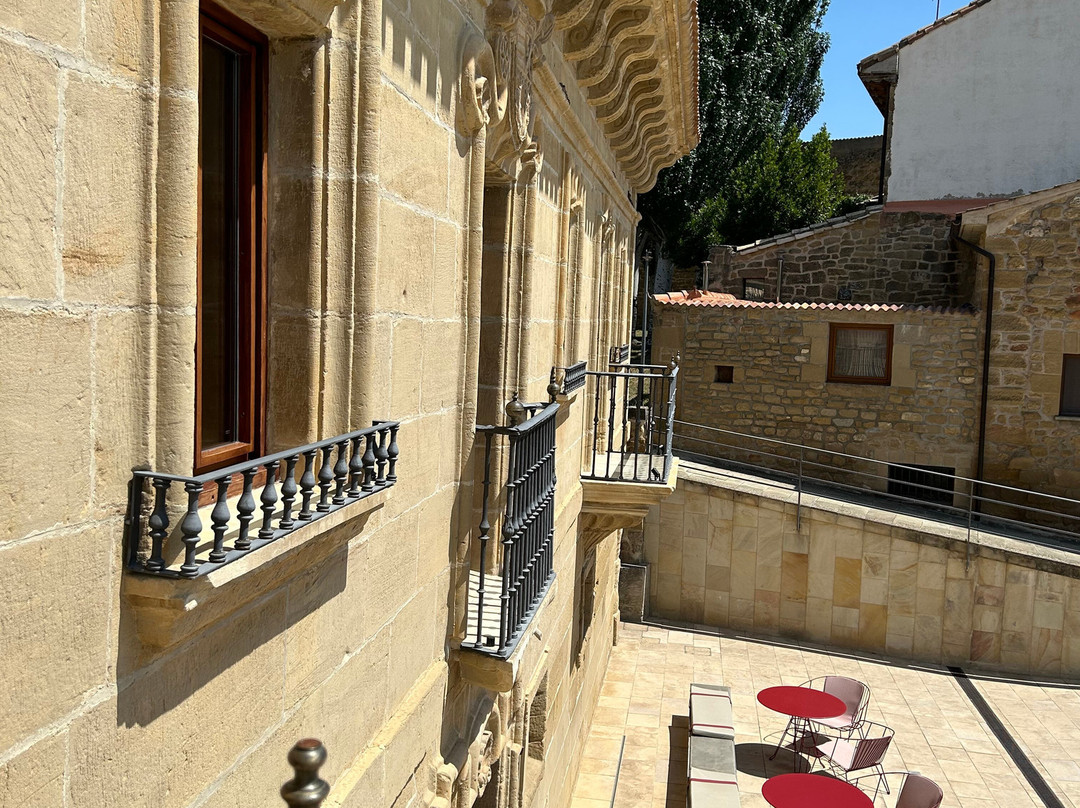 萨马涅戈宫酒店主图