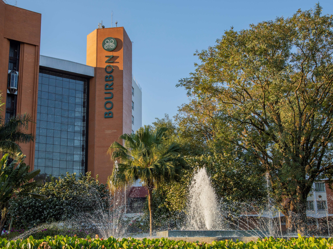 波旁瀑布会议温泉度假村