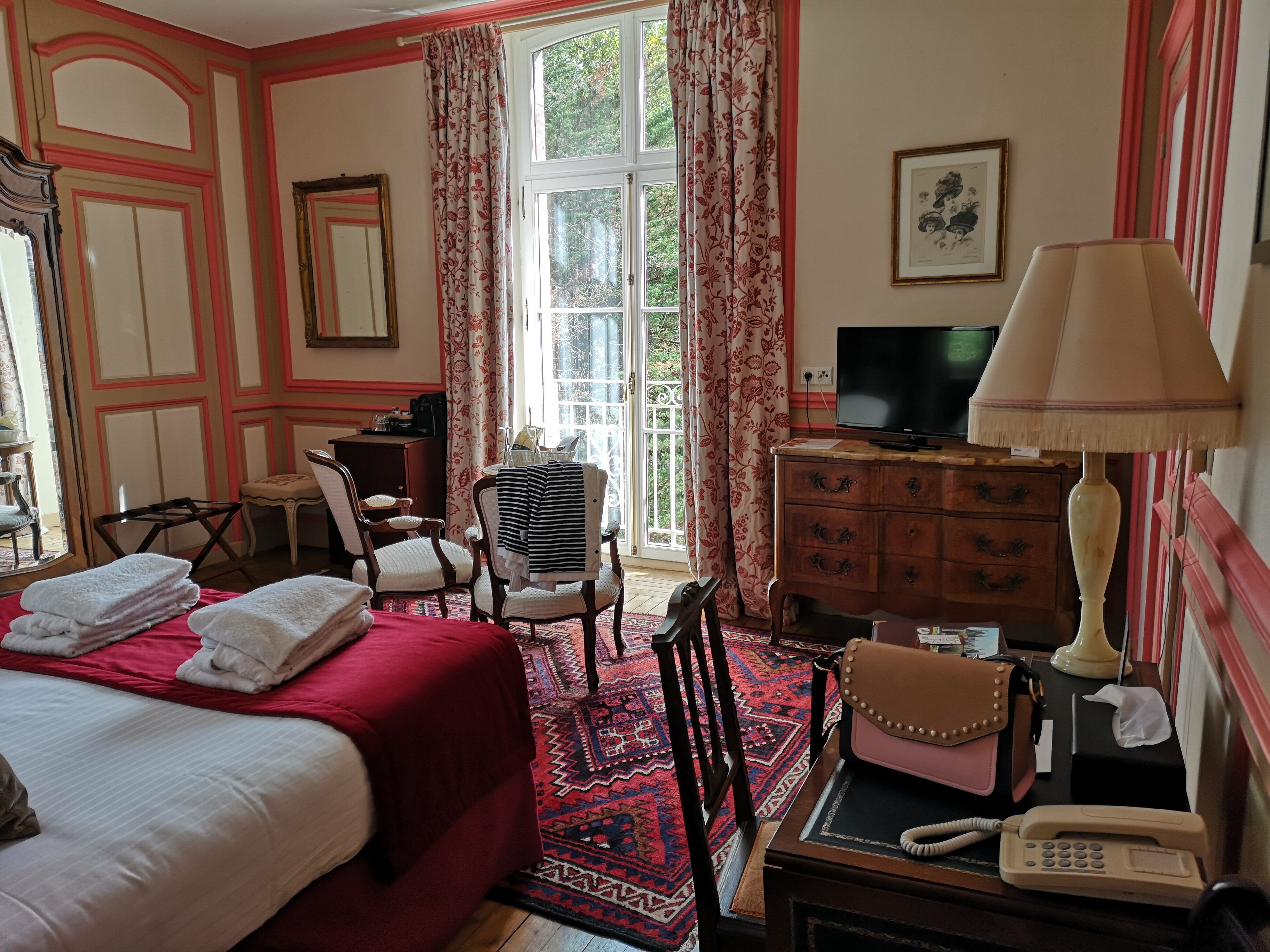 Chateau Du Colombier-客卧
