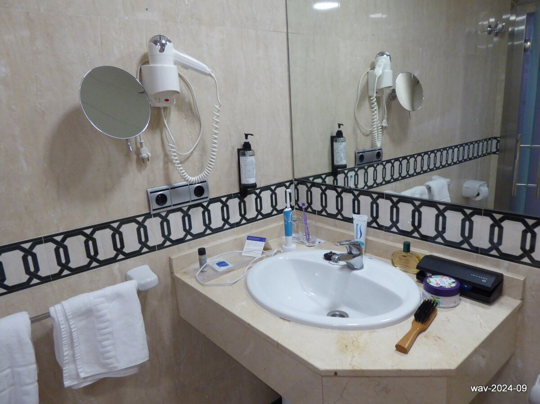 格拉纳达皇冠酒店主图