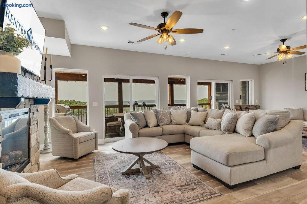 Lakehouse Bed and Breakfast
