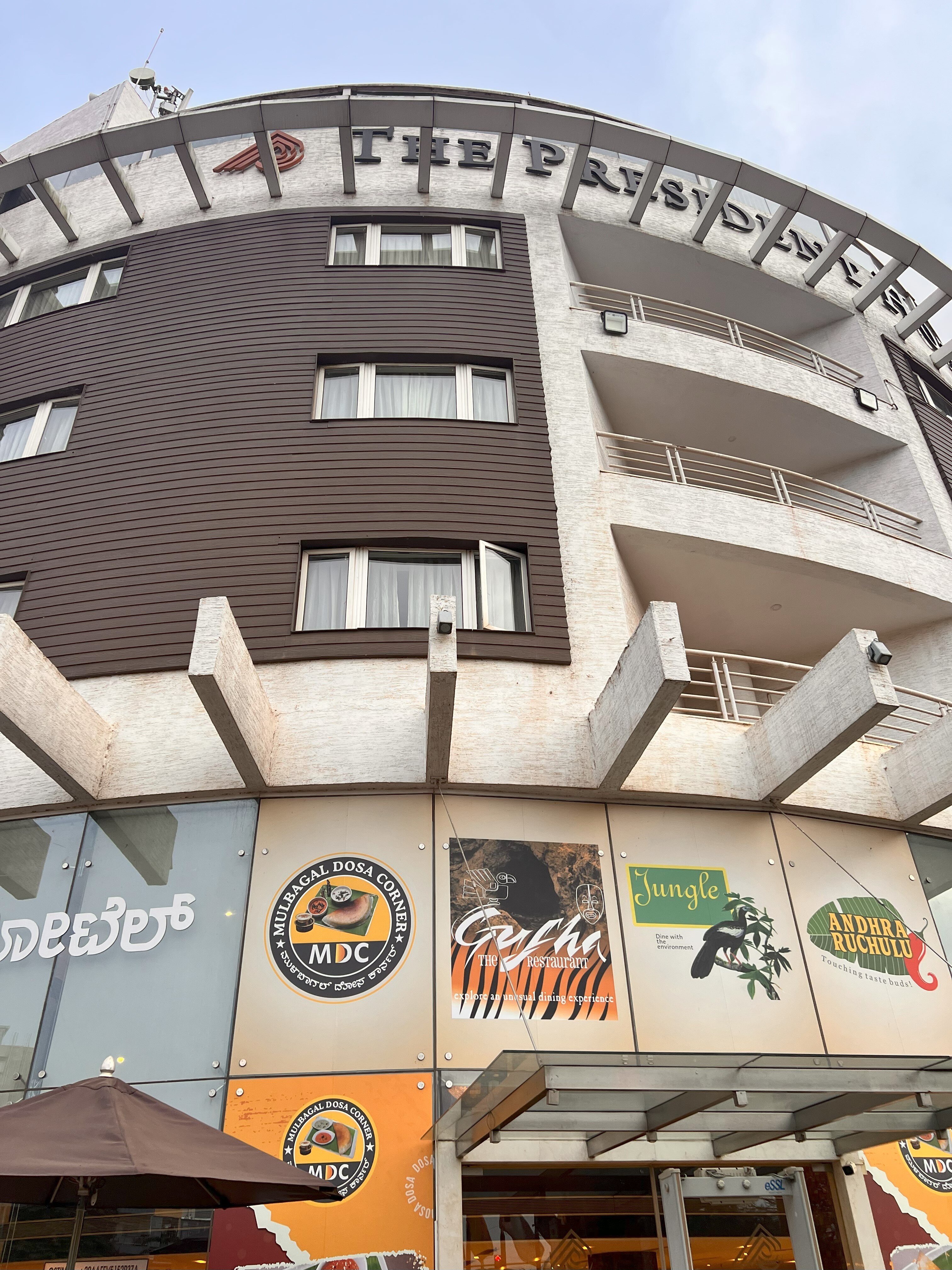 The President Hotel, Hubli-浴室