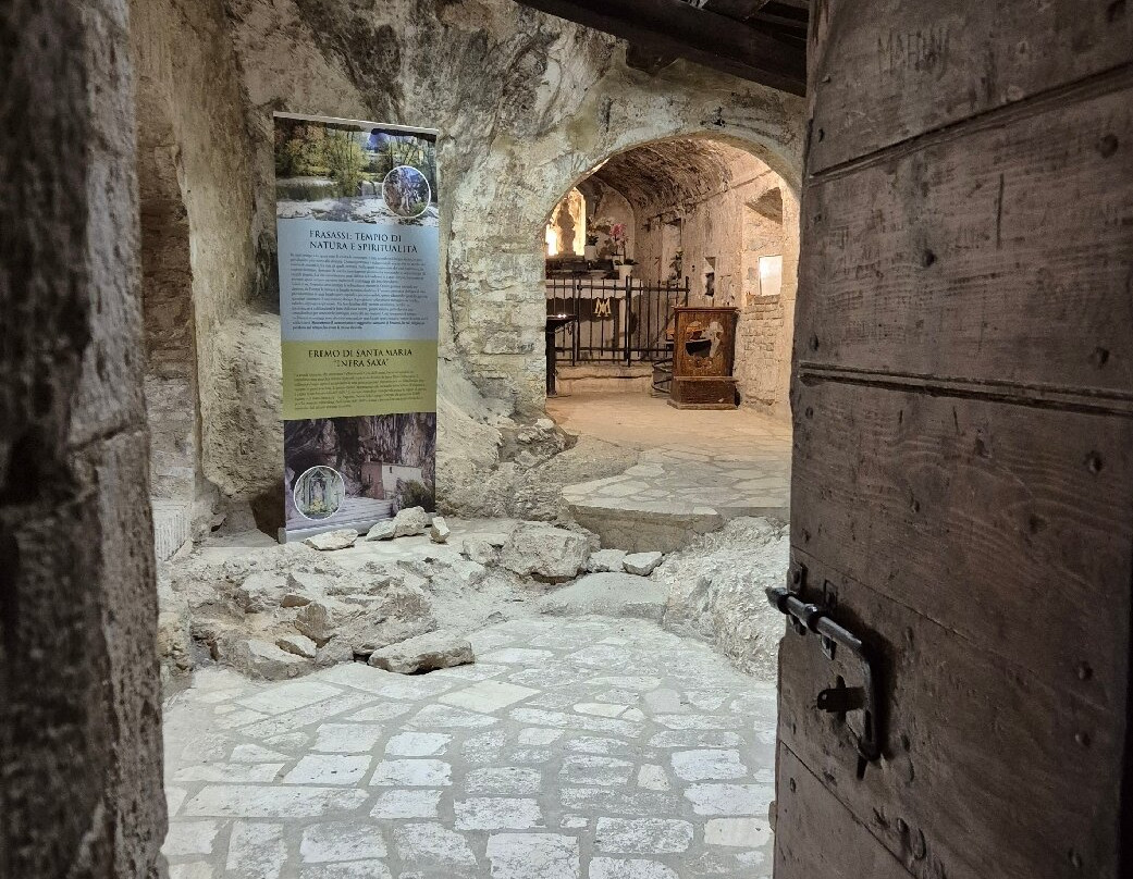 Santuario Madonna Di Frasassi-Genga必去景点