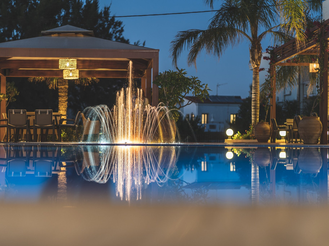 Helios Apartments主图