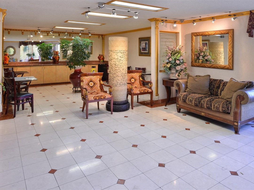 Americas Best Value Inn & Suites Fontana主图