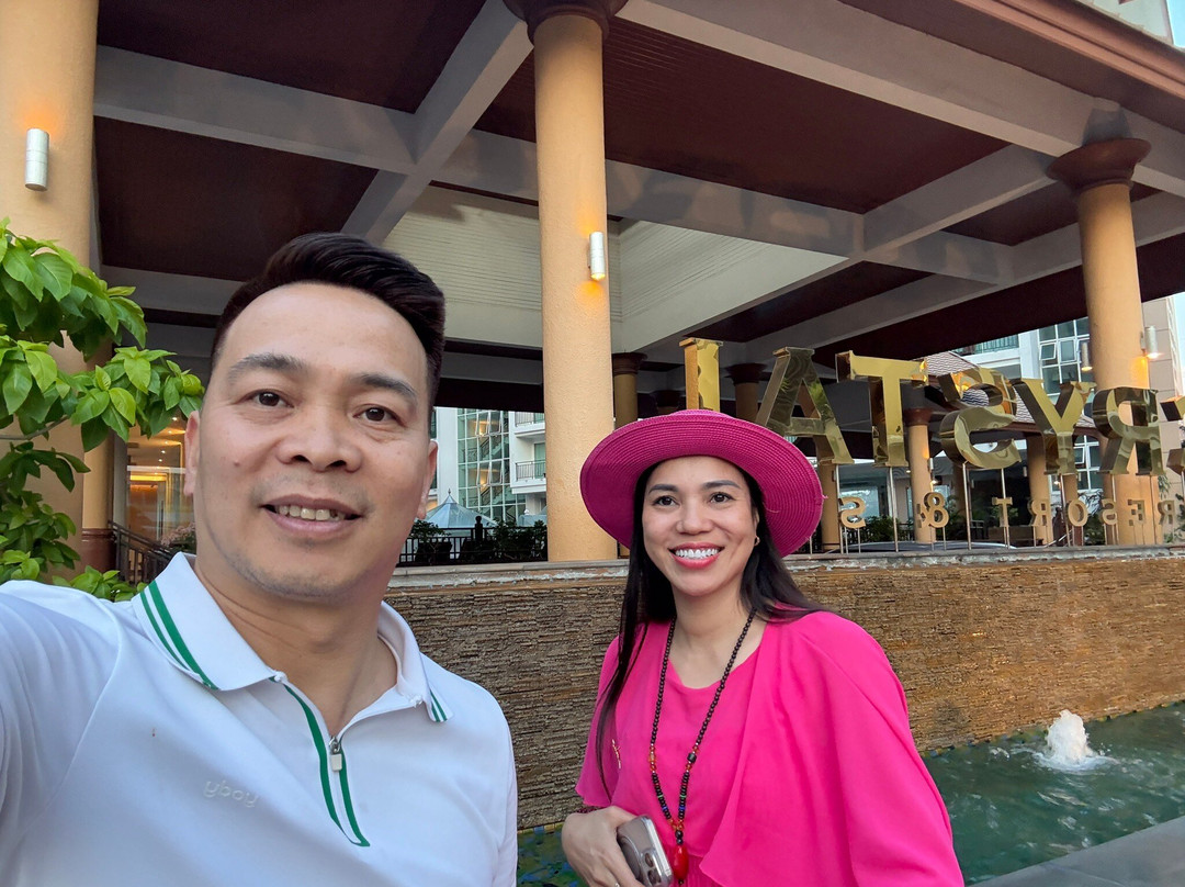 水晶宫酒店主图