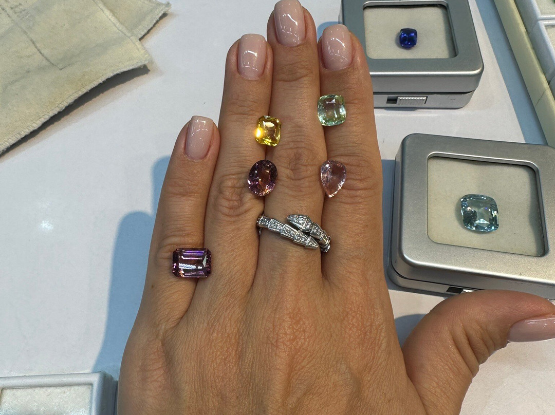 Dara Gems & Jewellery-Moragalla必去景点