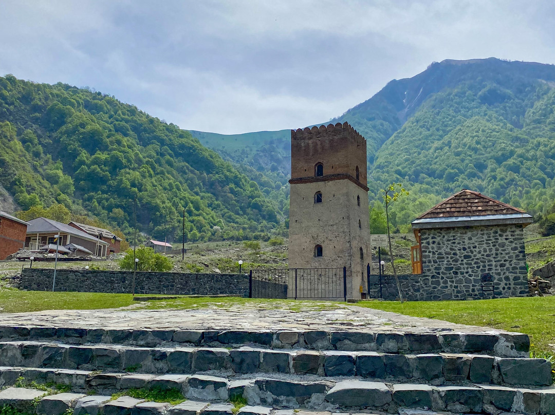 Sumug Gala Tower-Qakh必去景点