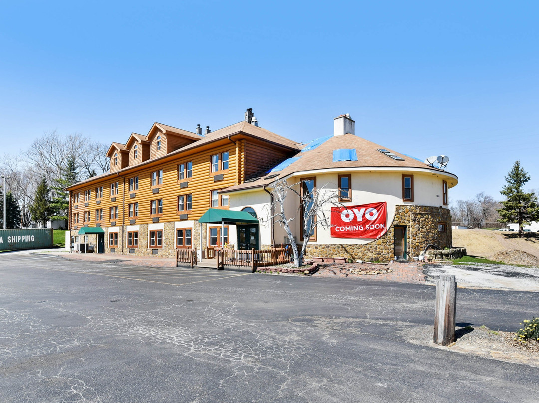 Casa Loma Inn & Suites by OYO Davenport IA near I-80