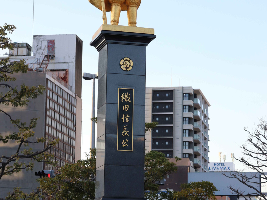 Gold Statue of Nobunaga Oda-岐阜市必去景点