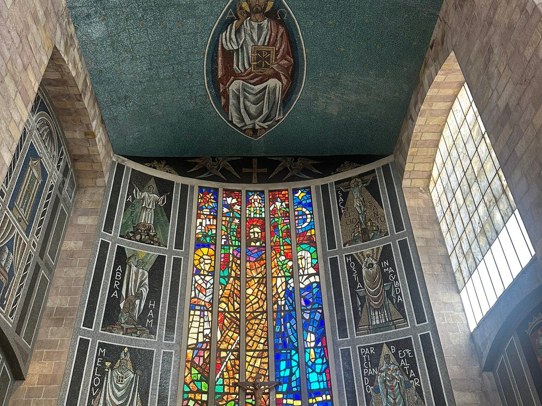 Iglesia de la Virgen Grande-Torrelavega必去景点