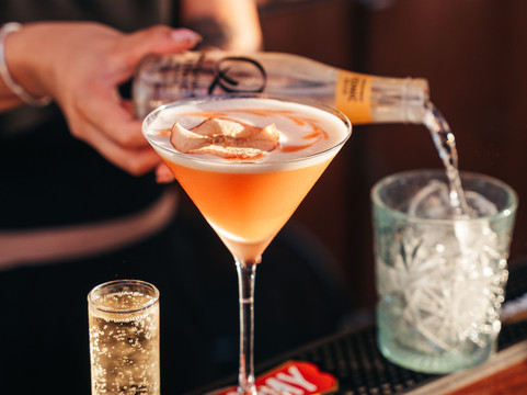 Rilèks Beach Bar & Rooftop