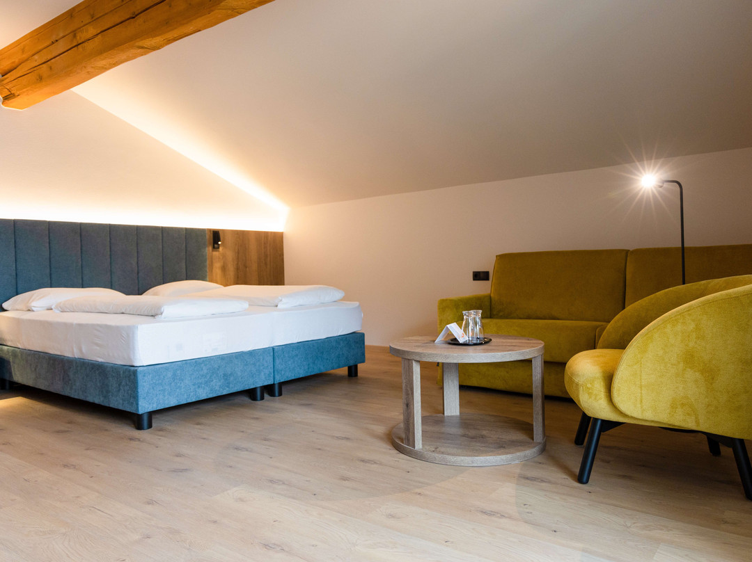 金色玫瑰酒店主图