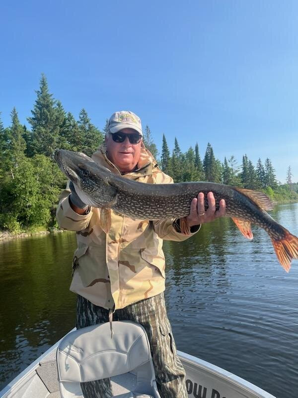Crow Rock Lodge Fishing Guides-凯诺拉必去景点