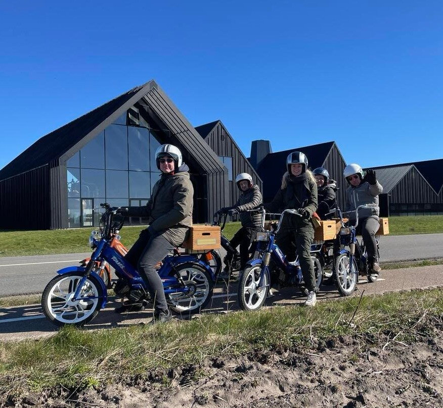 Tomos Tours