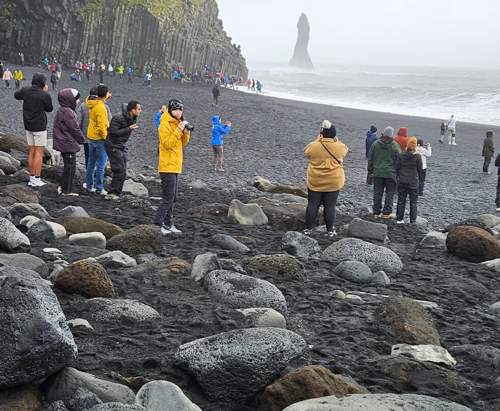 Black Sand Beach-维切克岛必去景点