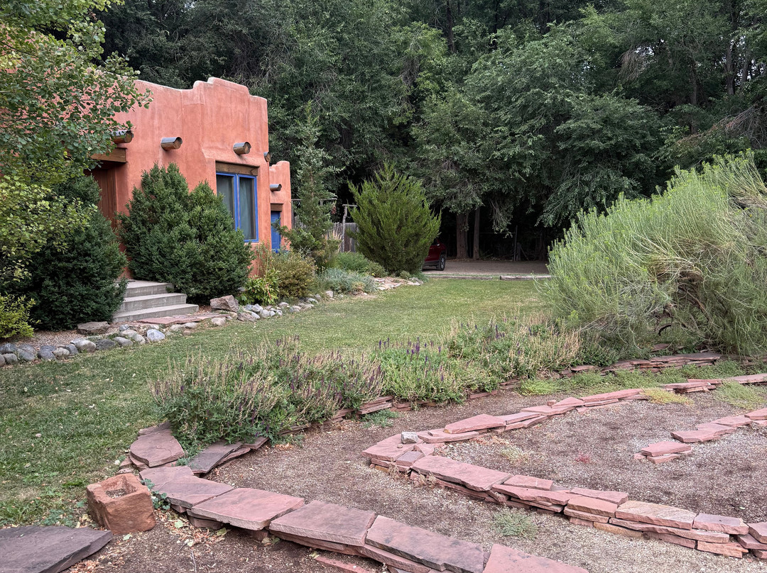 Adobe and Pines Inn B&B主图