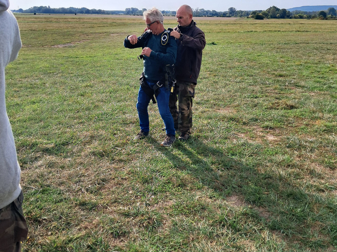 Air Parachutisme-兰斯必去景点