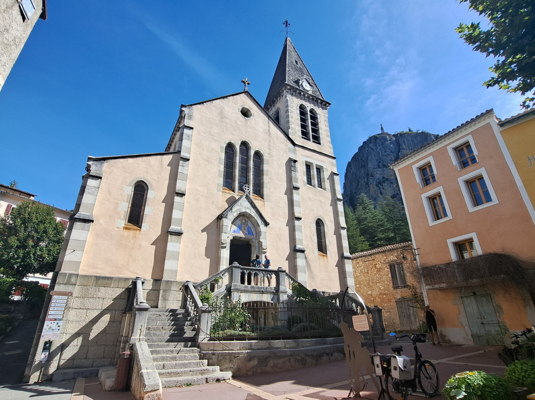 Eglise Sacre-Coeur-卡斯特亚纳必去景点