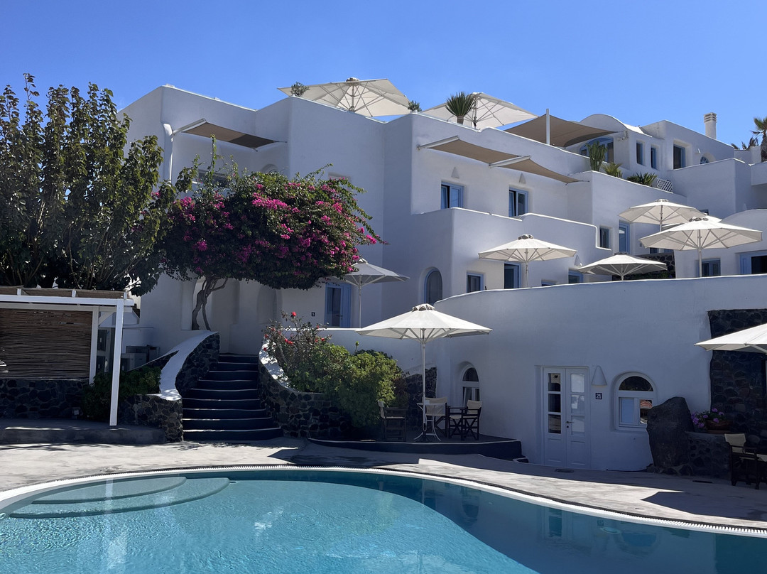 Finikia Oia Suites