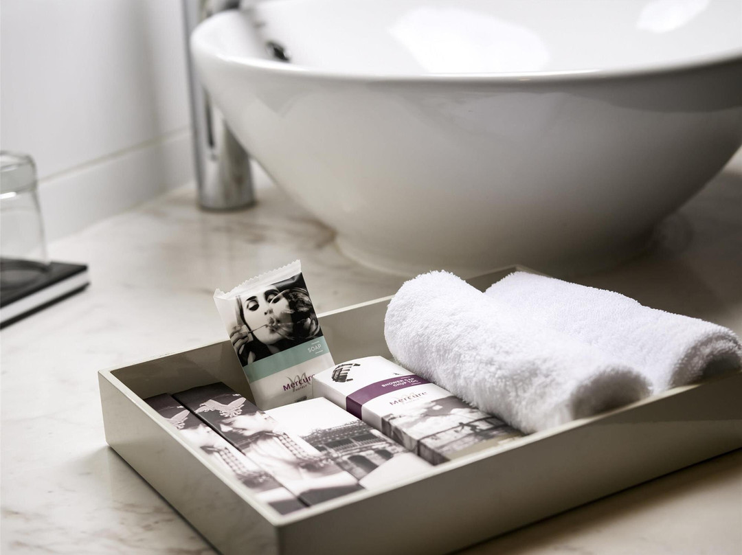 岘港巴拿山法国乡村美居酒店主图