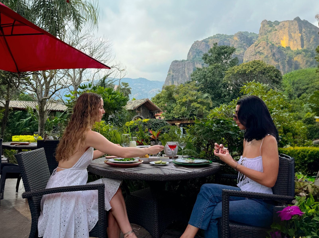 La Cascada Restaurant & Bar