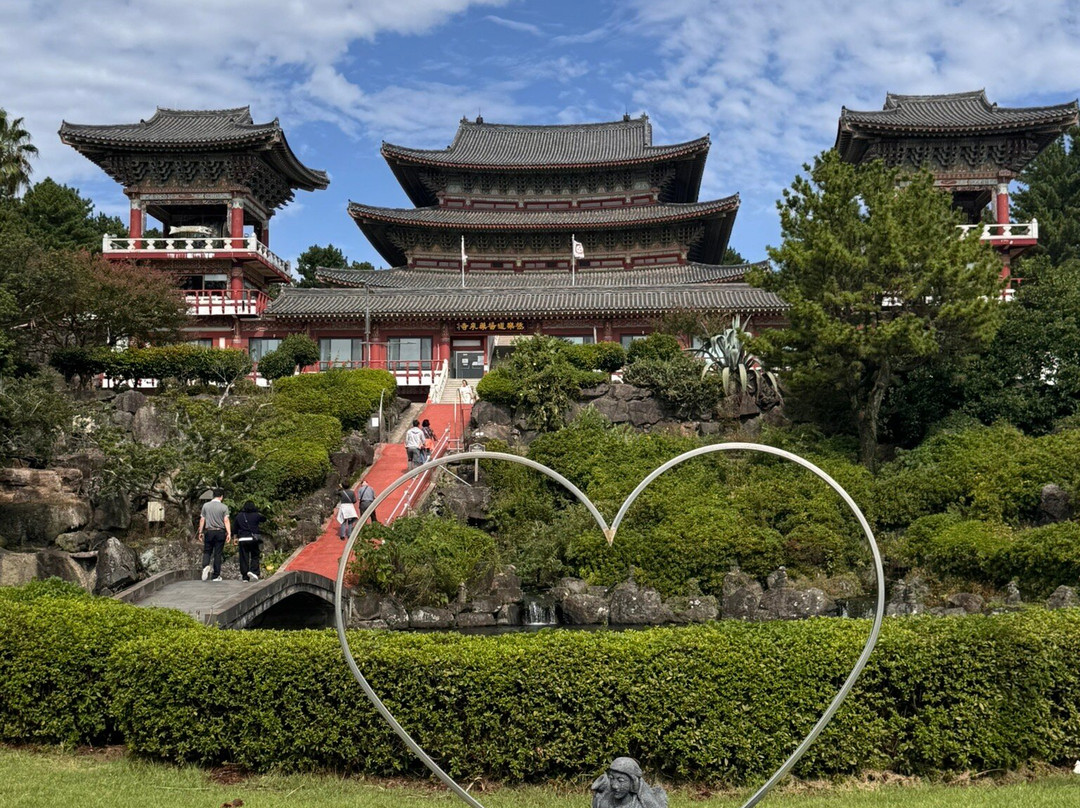 Yakcheonsa Temple-西归浦市必去景点