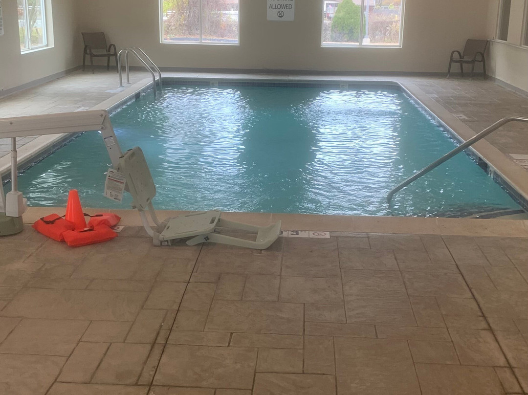 Holiday Inn Express Vernon - Manchester By IHG主图