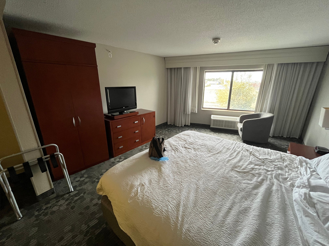 Courtyard Troy主图